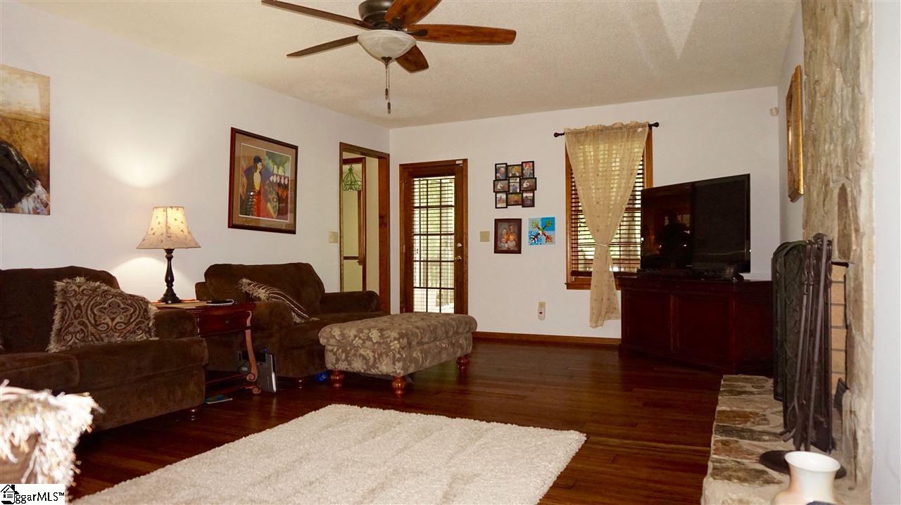 111 Foxhound Road Simpsonville, SC 29680 - Photo 4 of 35 Gallery Image 4