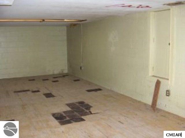 401 West Gilson Street Edmore, MI 48829 - Photo 7 of 8 1767911-6.JPG