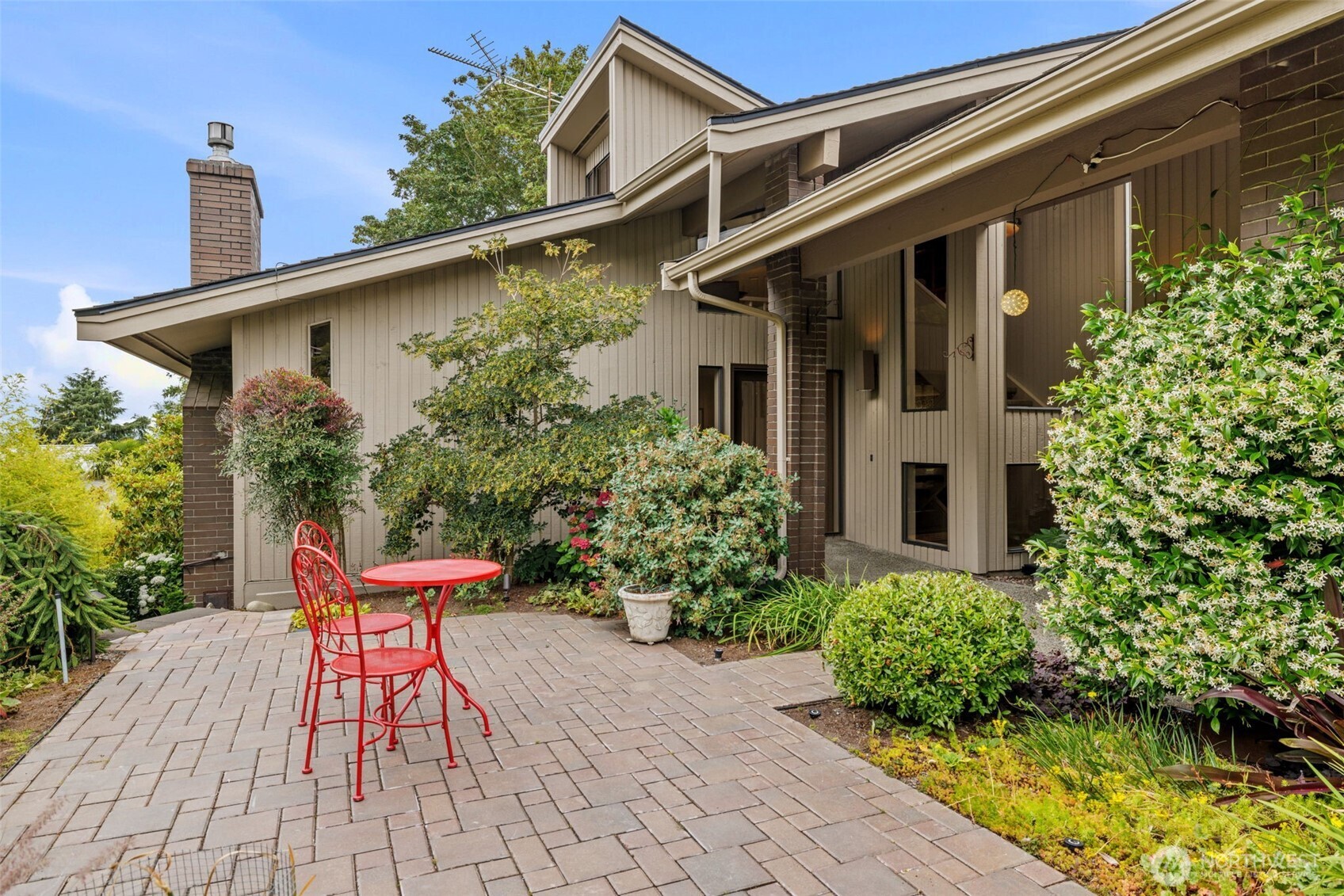 7320 164th Place Southwest Edmonds, WA 98026 - Photo 2 of 40