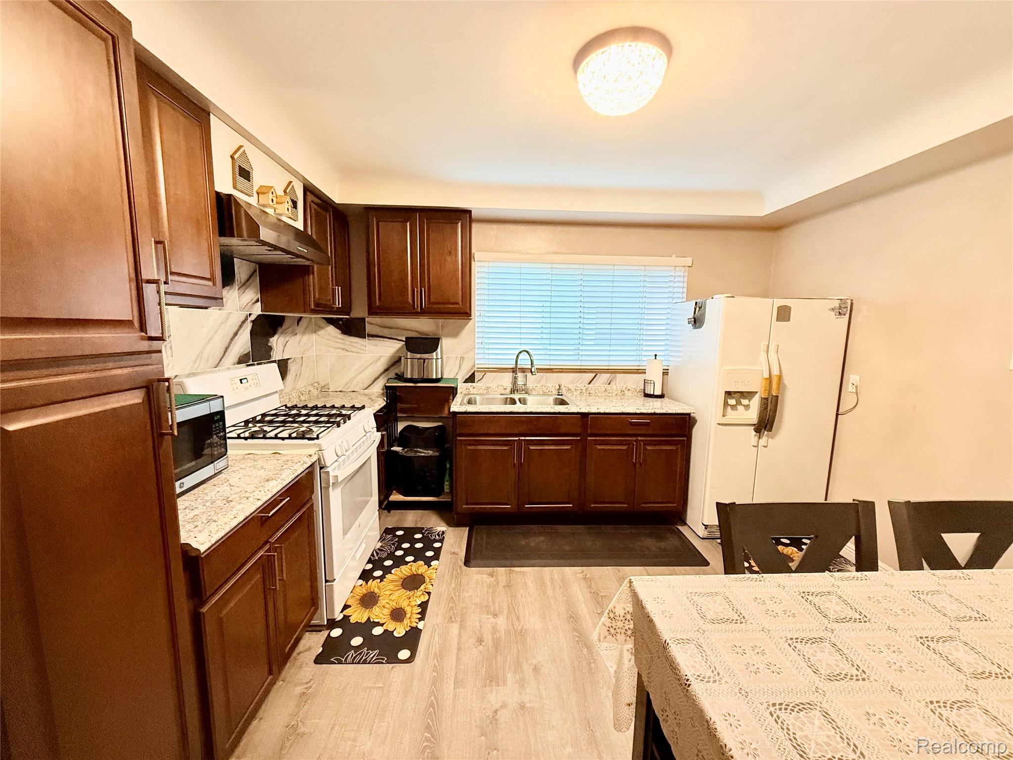 8152 Potomac Street Center Line, MI 48015 - Photo 24 of 39 .