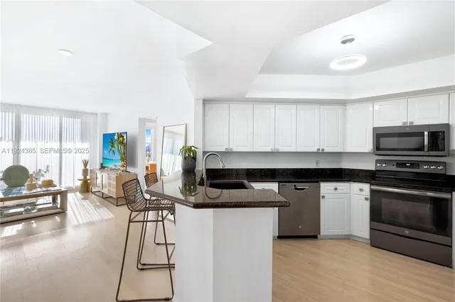 $720,000 | 1800 Sunset Harbour Drive, Unit 803, Miami Beach, FL 33139