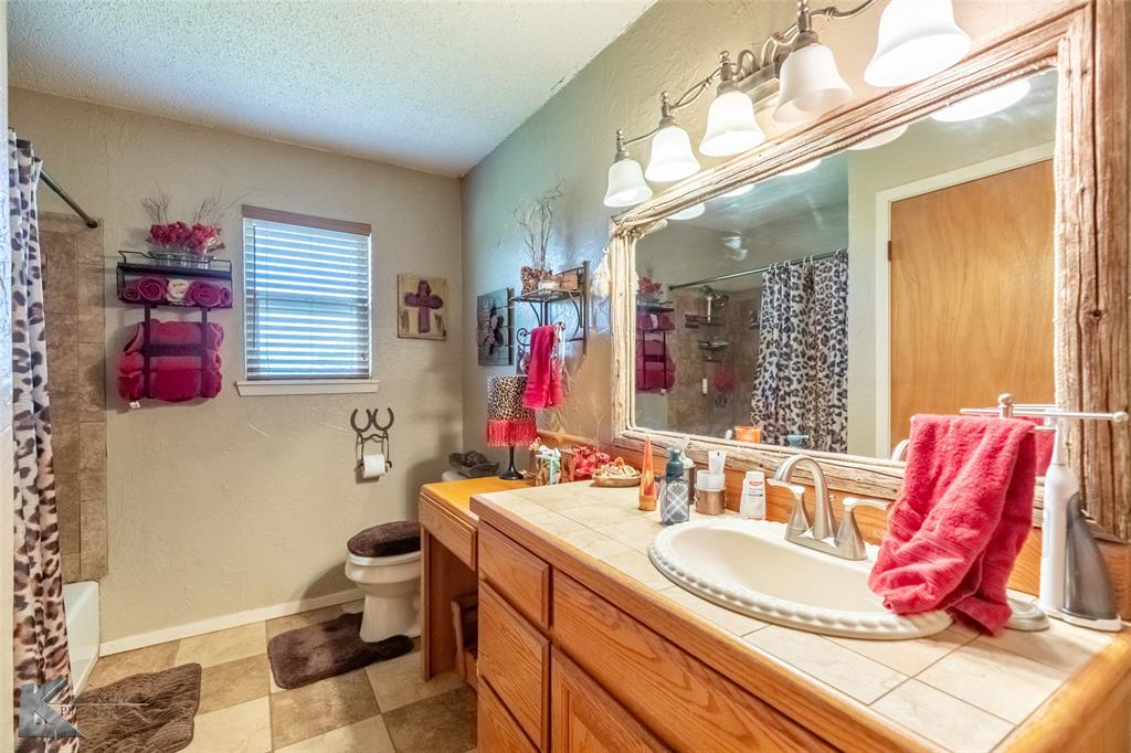 8608 Spinks Road Abilene, TX 79603 - Photo 14 of 40 Hall Bathroom