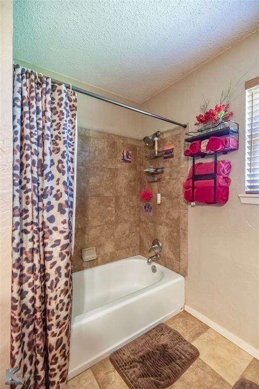 8608 Spinks Road Abilene, TX 79603 - Photo 15 of 40 Hall Bathroom Shower/tub