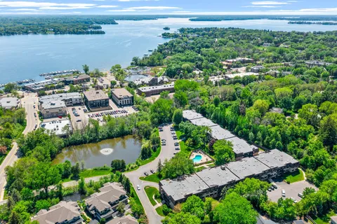 $330,000 | 205 Barry Avenue South, Unit 117, Wayzata, MN 55391