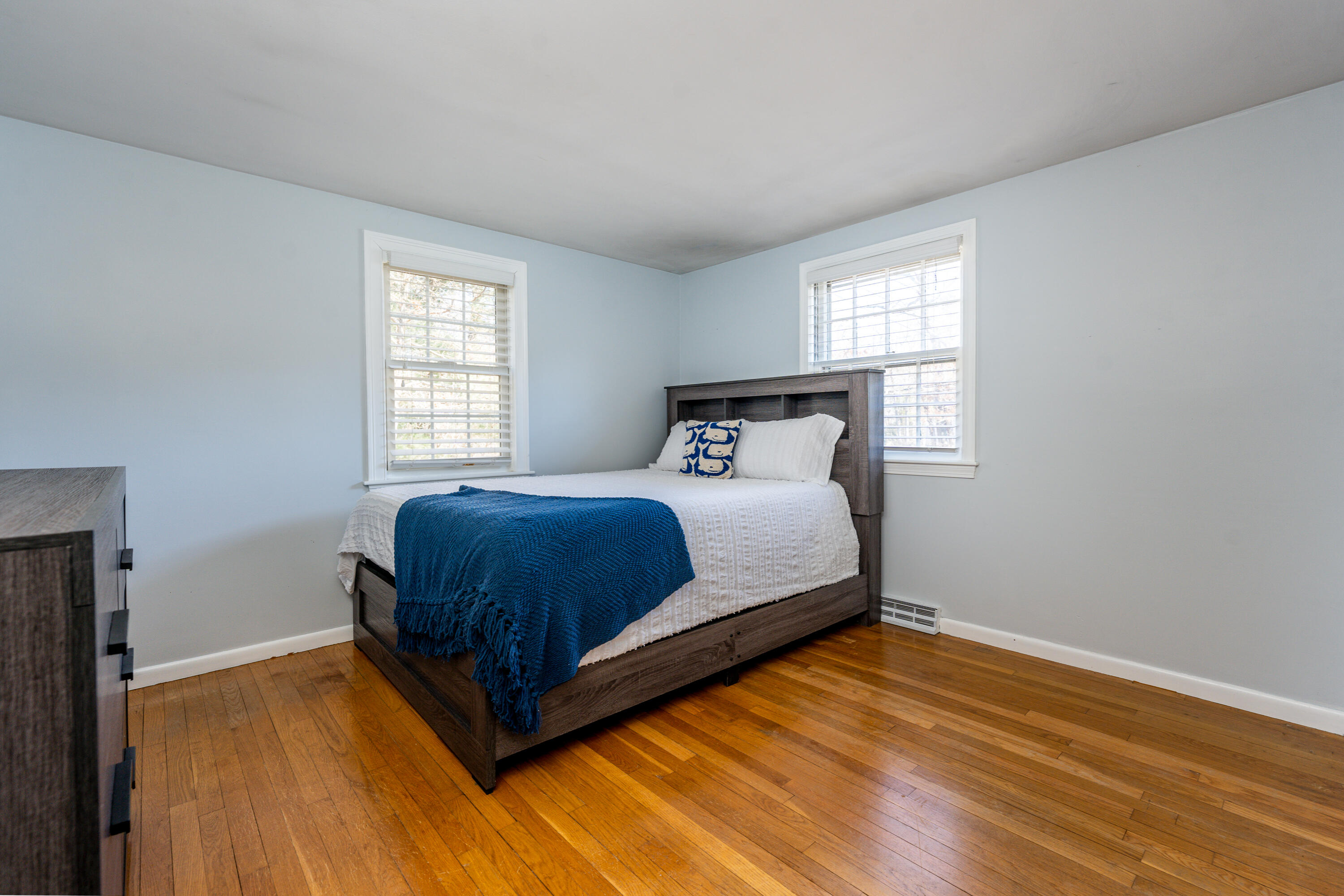 727 Shootflying Hill Road Centerville, MA 02632 - Photo 12 of 28 1stbedroom1