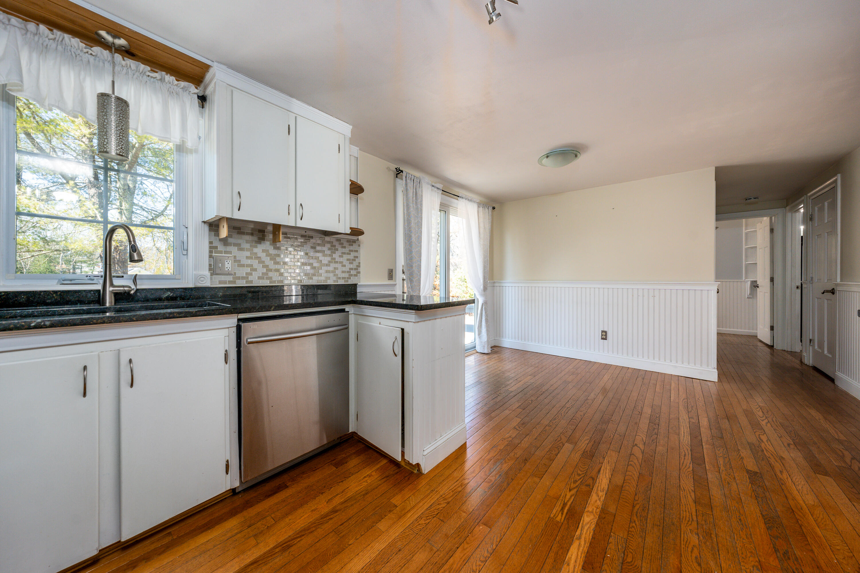 727 Shootflying Hill Road Centerville, MA 02632 - Photo 9 of 28 kitchen3