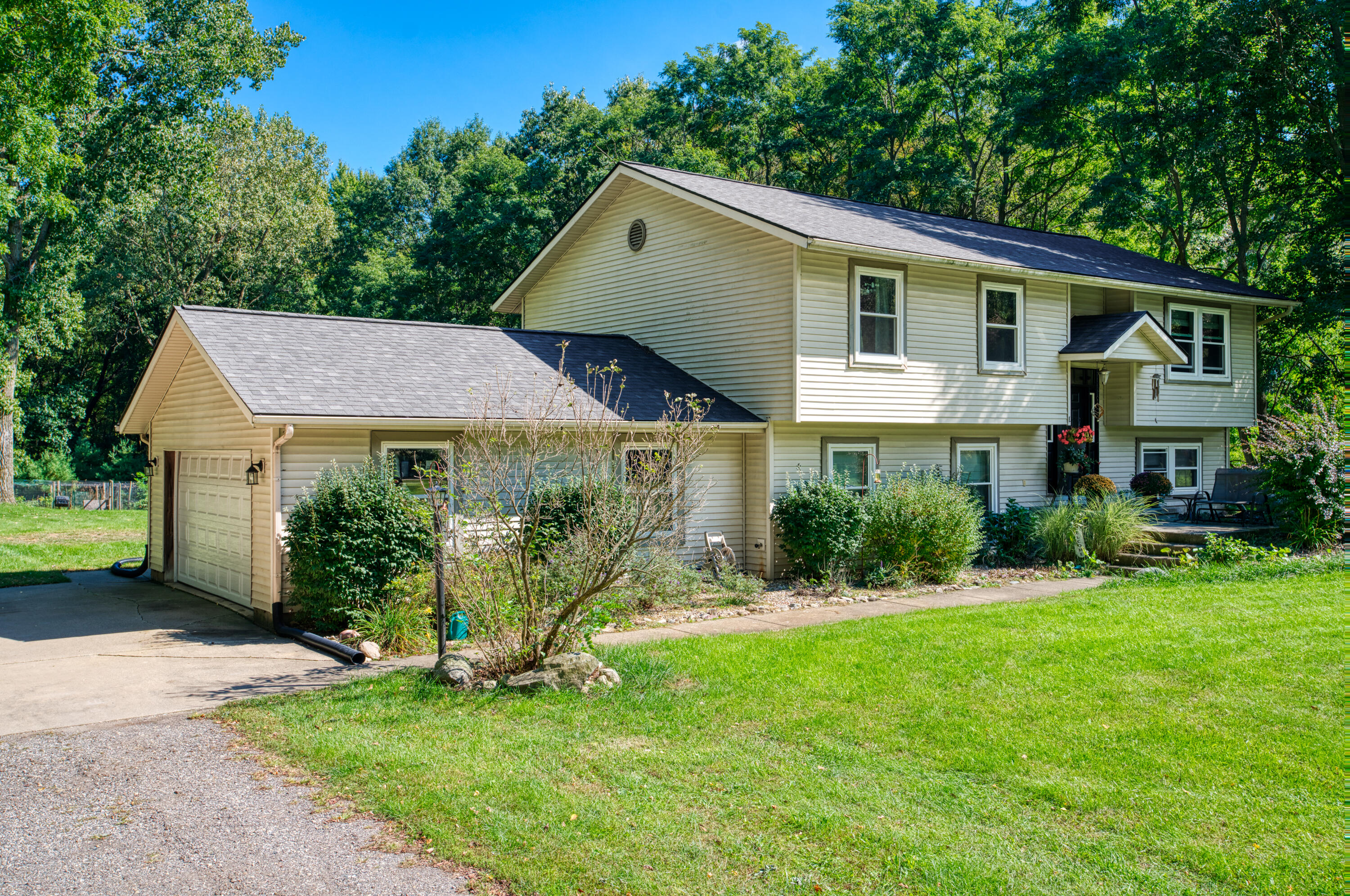 7375 Moeckel Road Grass Lake, MI 49240 - Photo 3 of 31 DSC01599_1