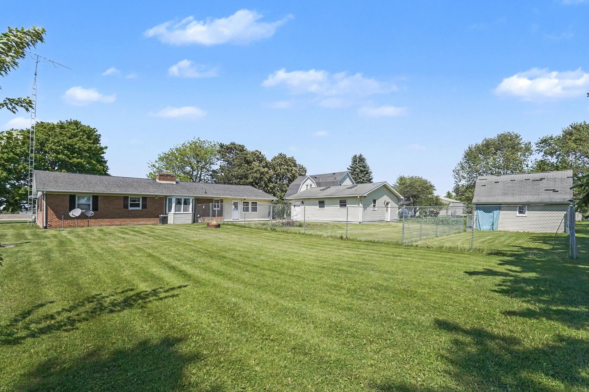 4925 West Freeland Road Saginaw, MI 48604 - Photo 4 of 32
