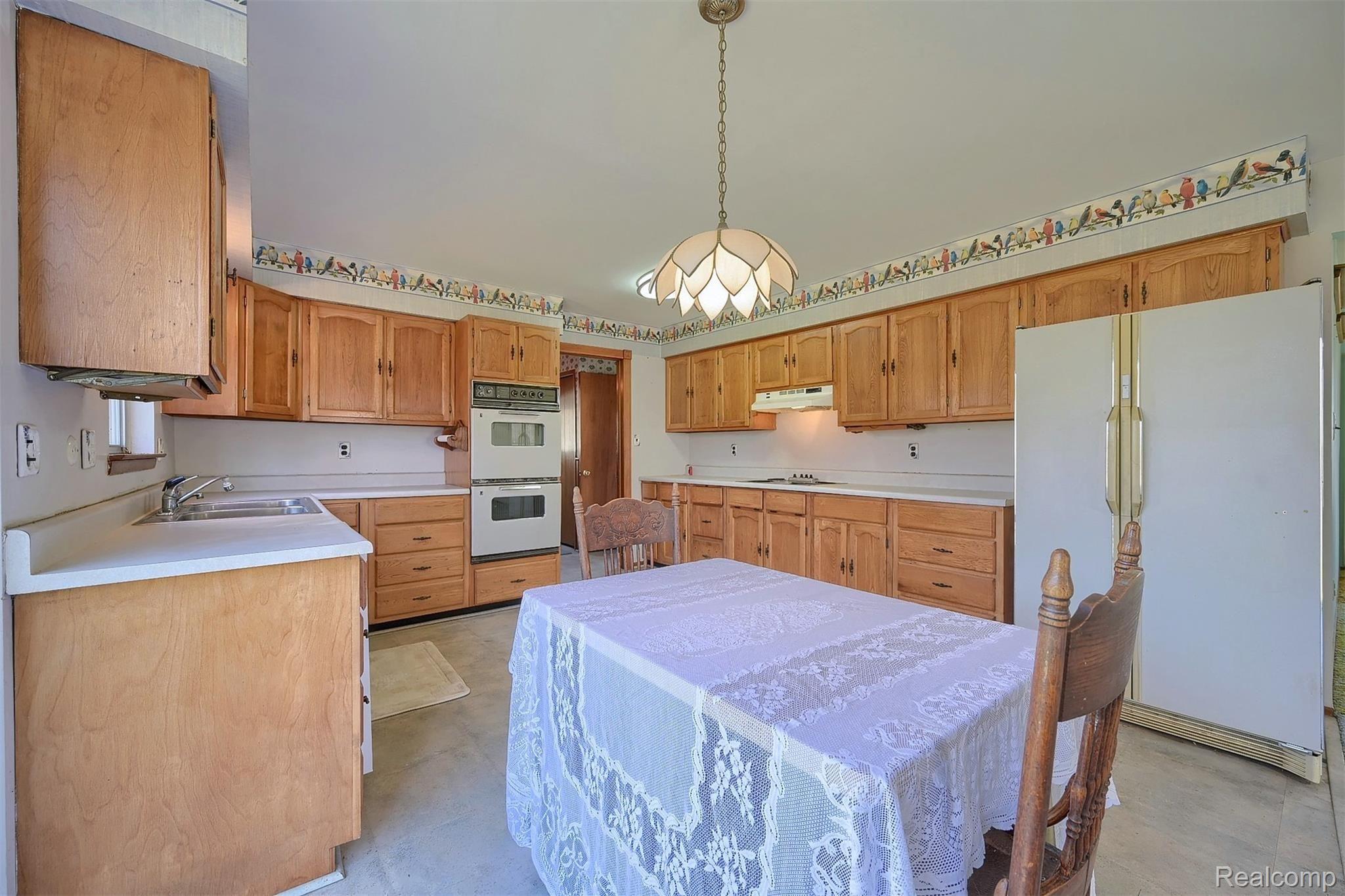 54400 9 Mile Road South Lyon, MI 48178 - Photo 11 of 37 11-Kitchen.jpg