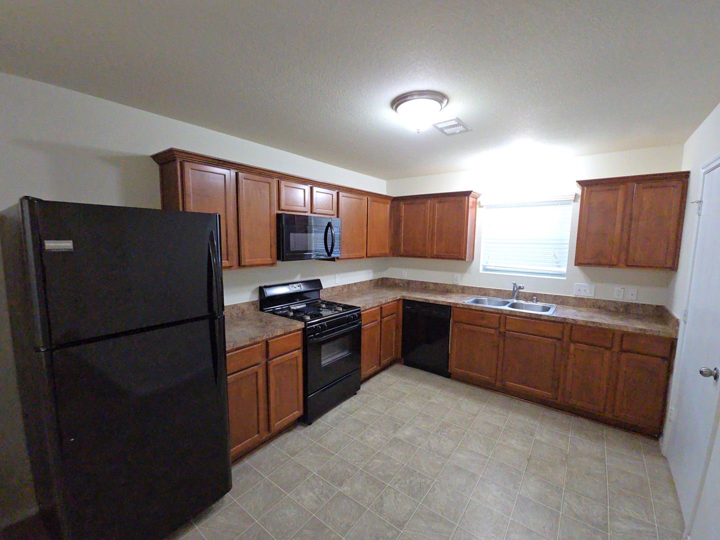 810 Lightningbug Lane Conroe, TX 77301 - Photo 4 of 26