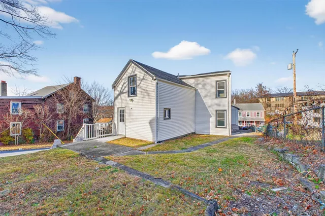 a view of a house with a yard