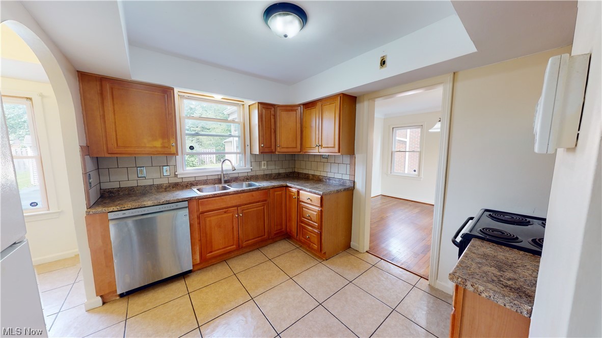 2176 Fenwick Road University Heights, OH 44118 - Photo 12 of 34