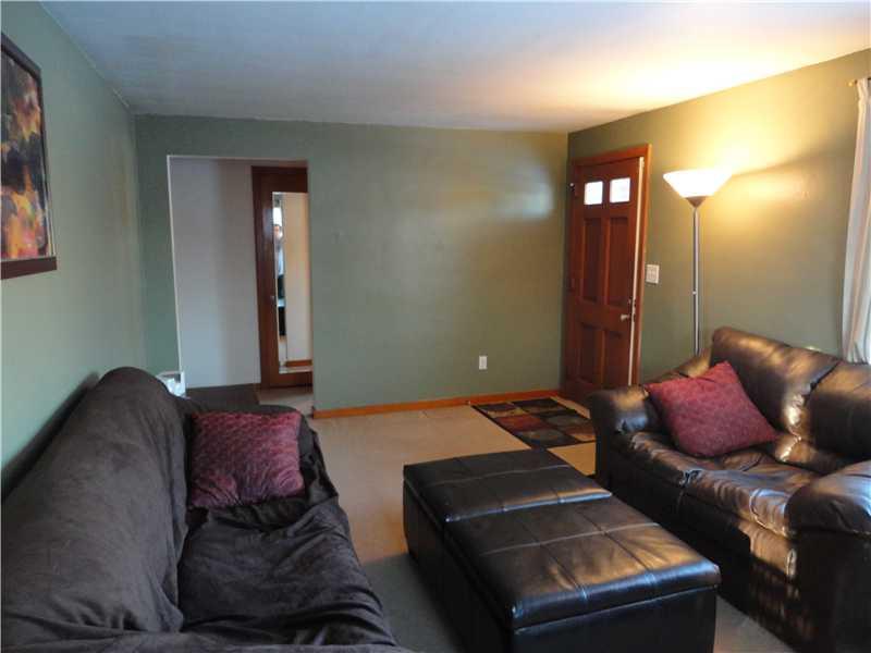 9157 Pannier Road Pittsburgh, PA 15237 - Photo 11 of 13 Living Room.