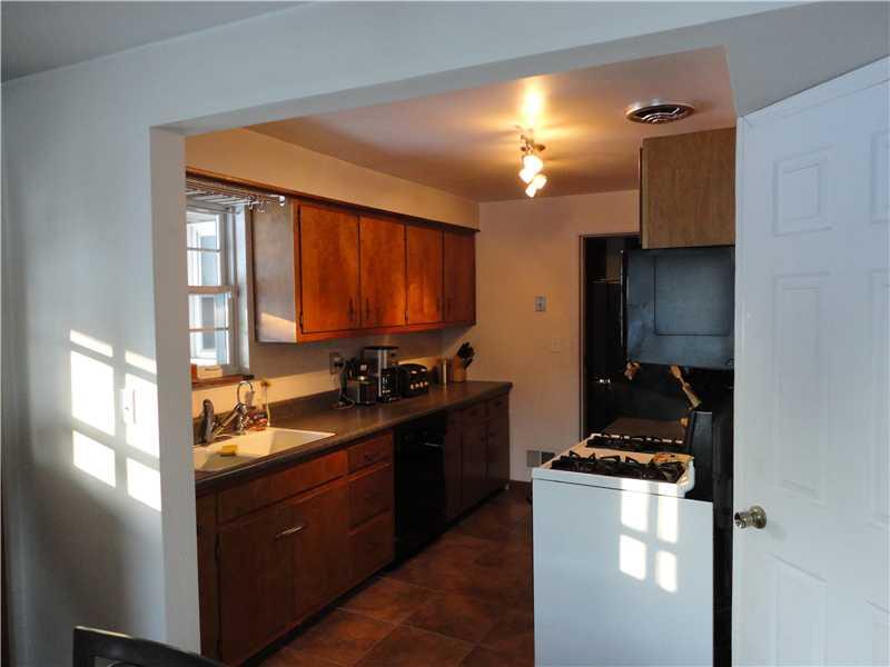9157 Pannier Road Pittsburgh, PA 15237 - Photo 3 of 13 Kitchen.