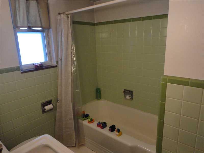 9157 Pannier Road Pittsburgh, PA 15237 - Photo 7 of 13 Full Bath.