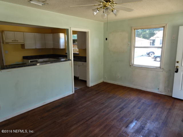 7240 Melvin Road Jacksonville, FL 32210 - Photo 3 of 19 living room pic 2