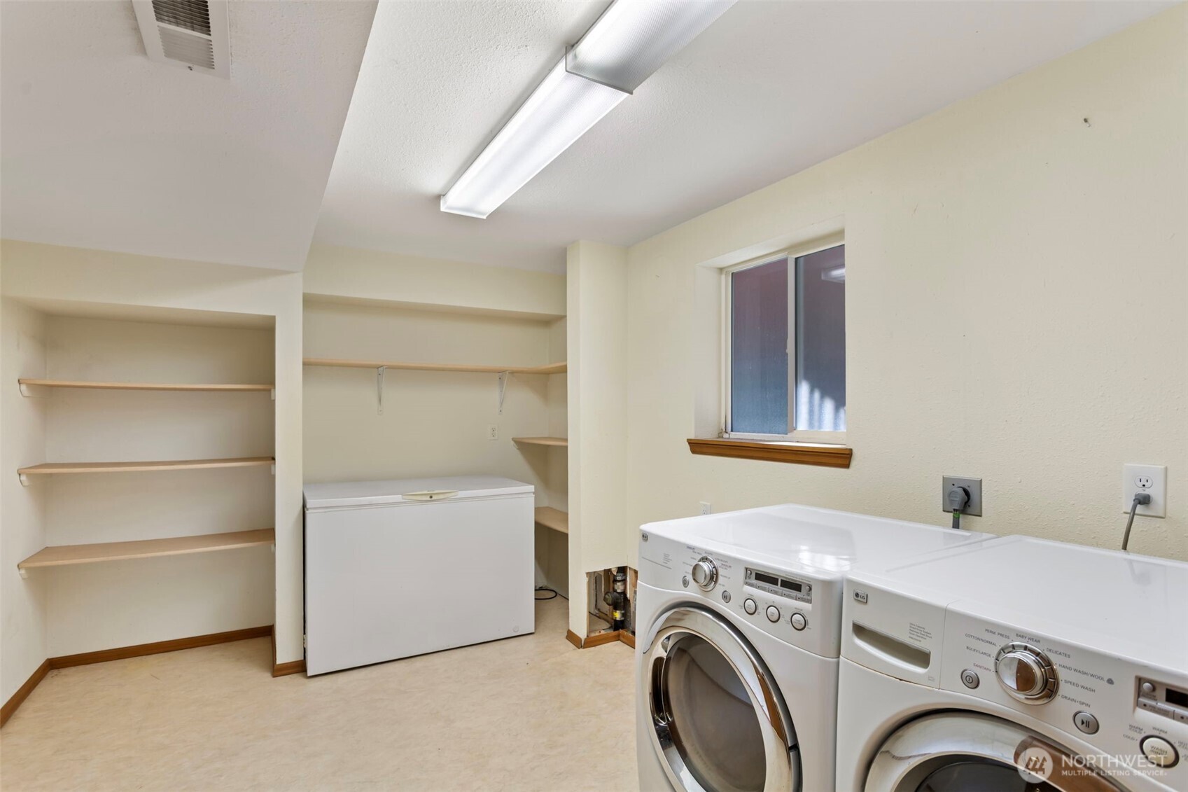 23829 Southeast 208th Street Maple Valley, WA 98038 - Photo 22 of 32 a utility room with dryer and washer