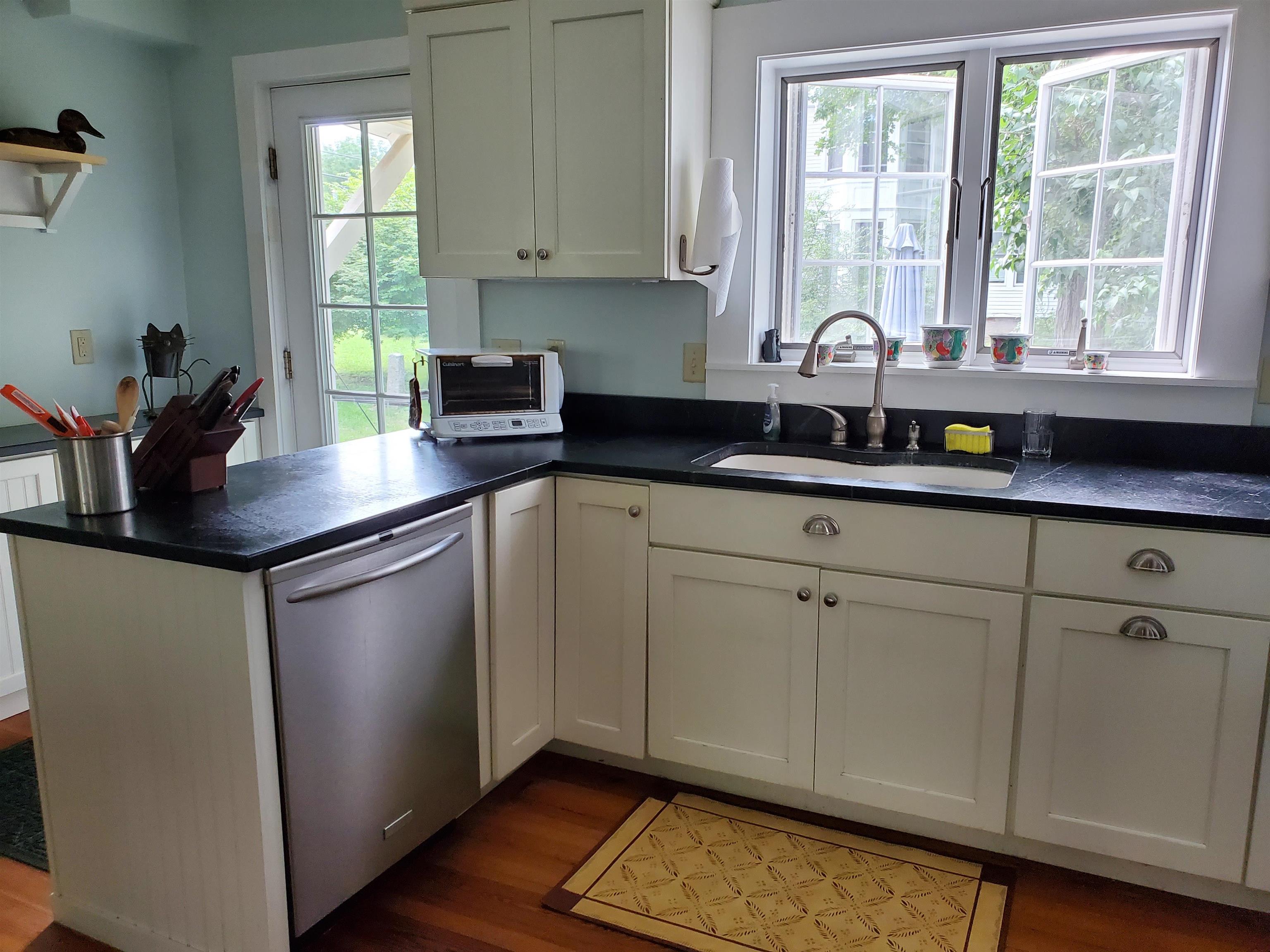 372 Main Street Chester, VT 05143 - Photo 7 of 38 Gallery Image 7