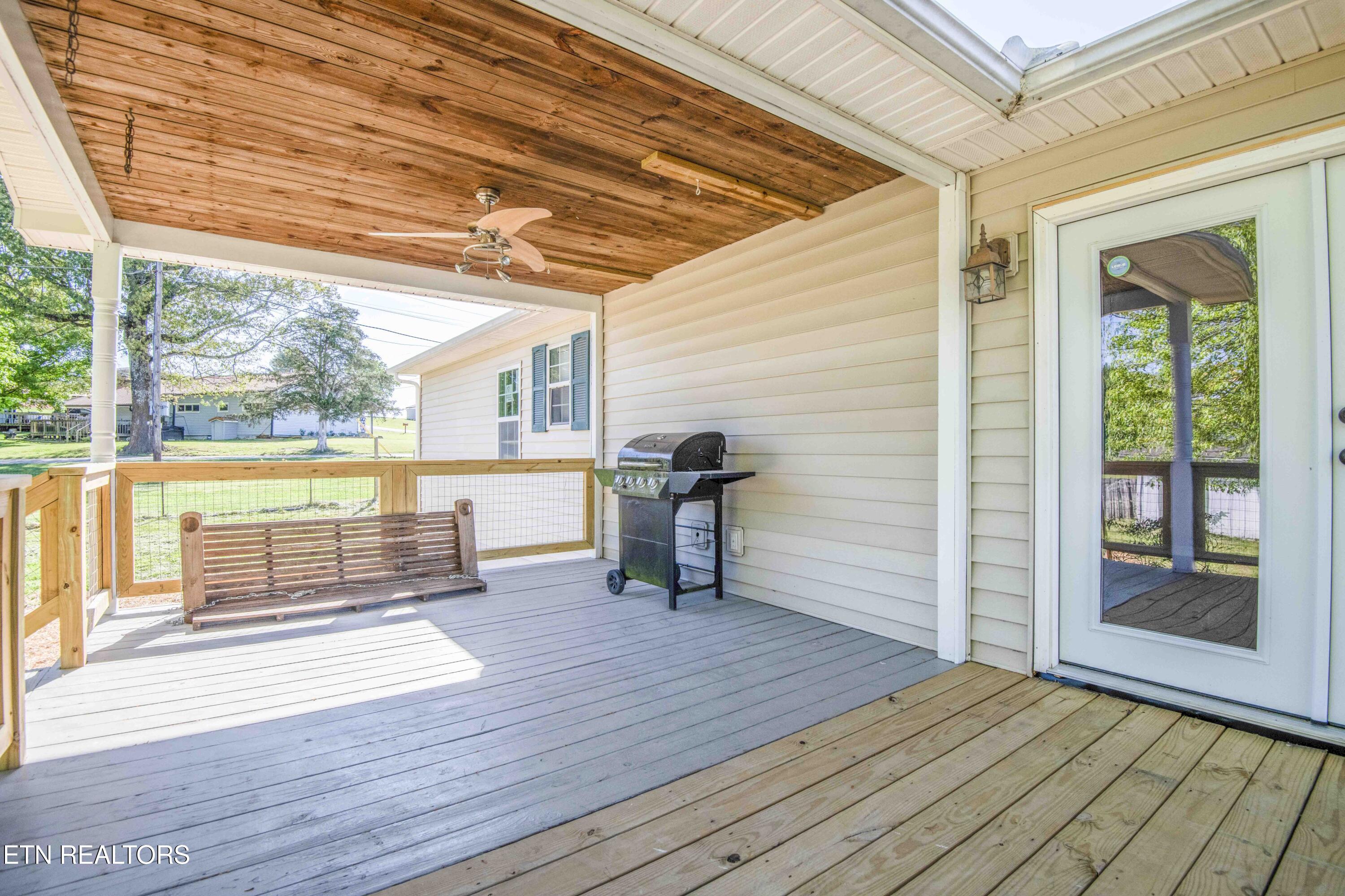 1104 Swan Pond Cir Road Harriman, TN 37748 - Photo 38 of 40 covered deck