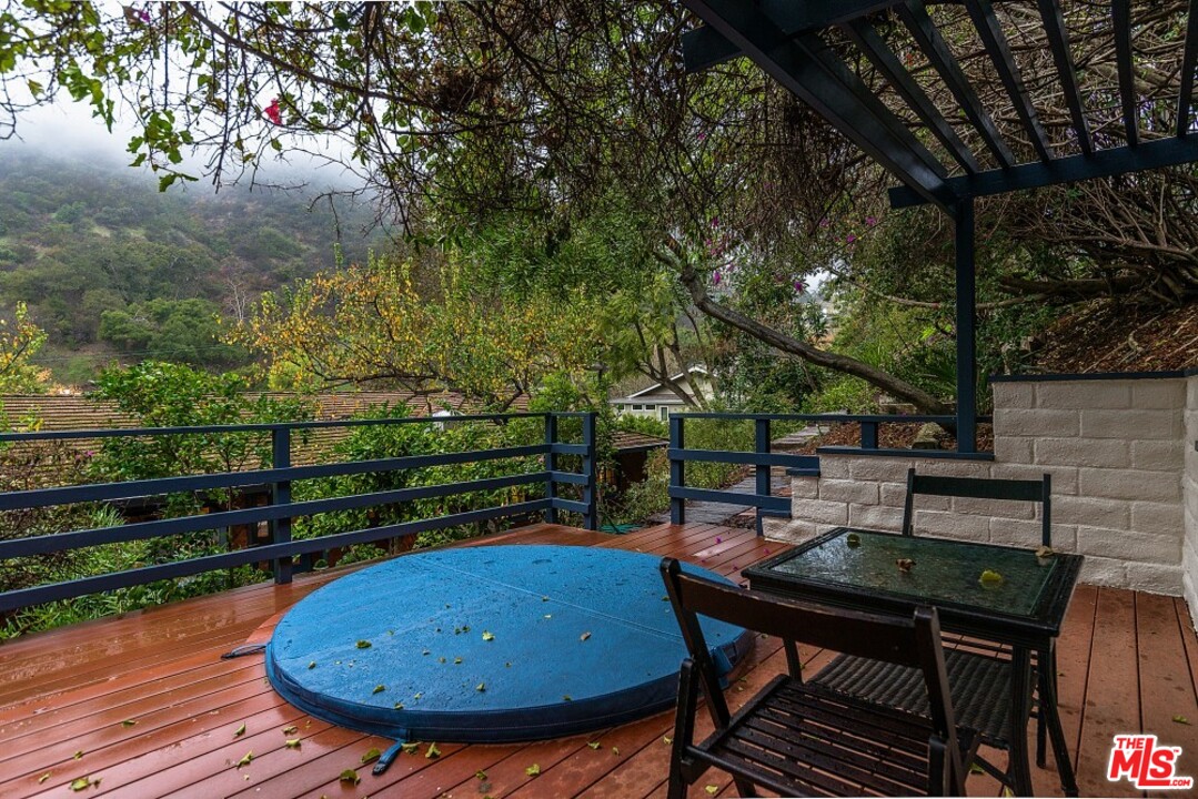 3266 Mandeville Canyon Road Los Angeles, CA 90049 - Photo 28 of 37 a view of a backyard with sitting area