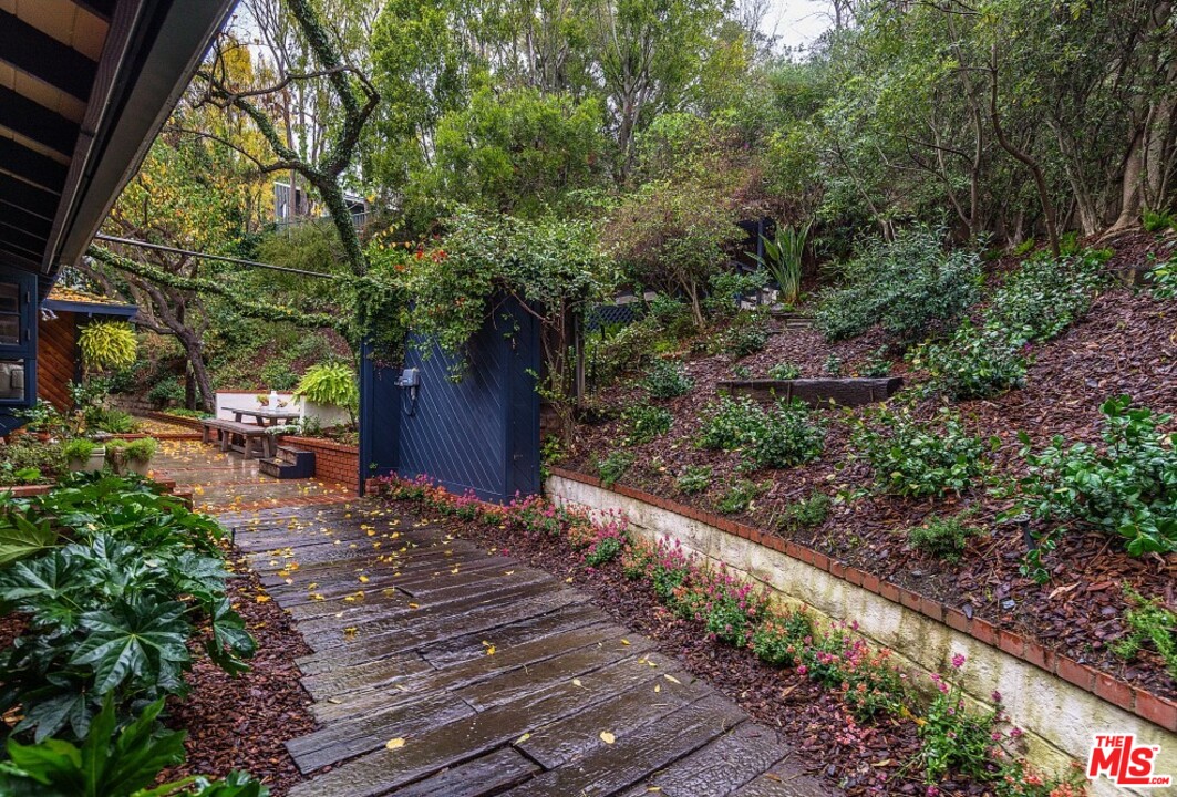3266 Mandeville Canyon Road Los Angeles, CA 90049 - Photo 34 of 37 a view of a backyard with pathway