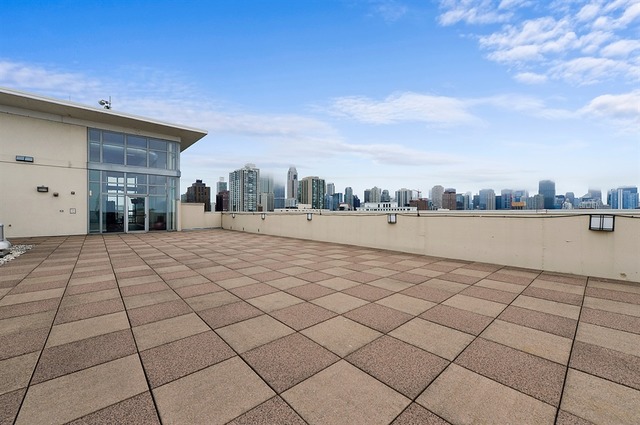 230 West Division Street, Unit 1005 Chicago, IL 60610 - Photo 13 of 15 a view of a terrace view