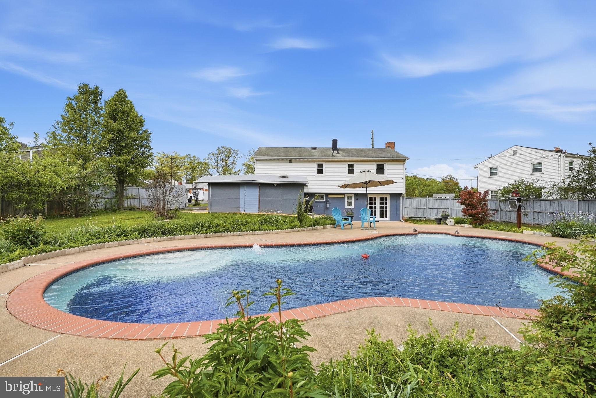 9609 Norfolk Street Manassas, VA 20109 - Photo 29 of 37 a view of a building with a swimming pool
