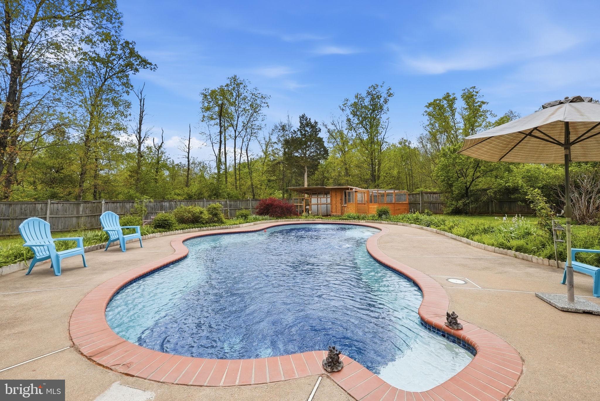 9609 Norfolk Street Manassas, VA 20109 - Photo 31 of 37 a view of a swimming pool with a patio