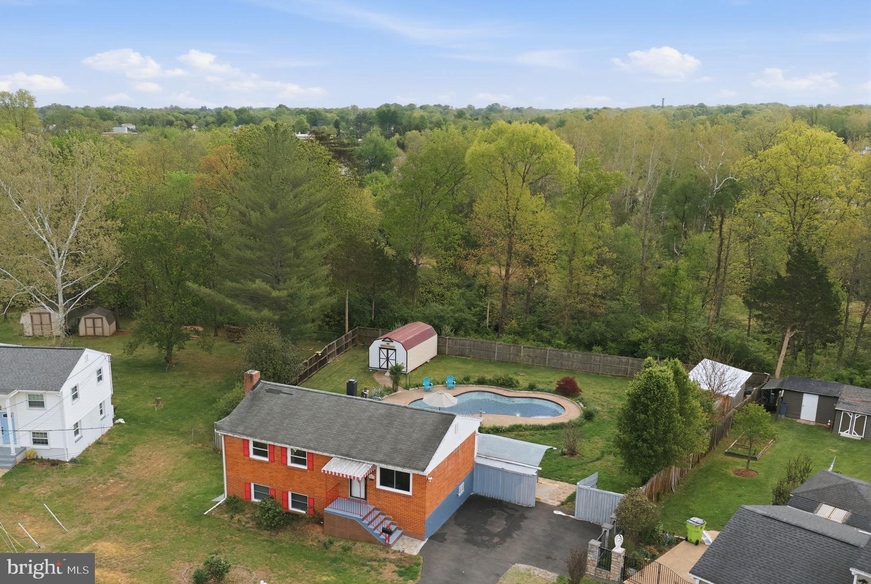9609 Norfolk Street Manassas, VA 20109 - Photo 33 of 37 a view of a swimming pool with a yard and mountain view