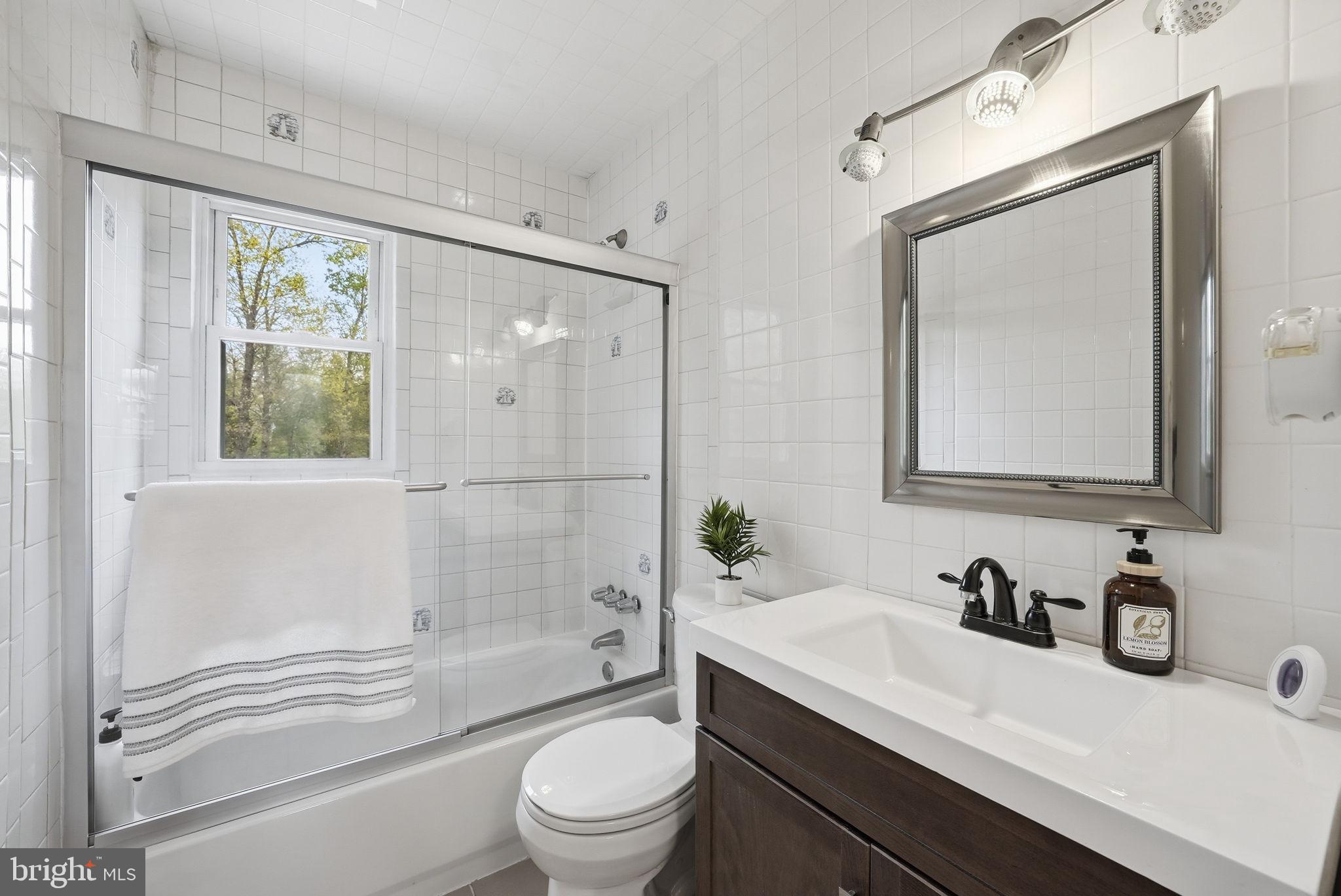 9609 Norfolk Street Manassas, VA 20109 - Photo 7 of 37 a bathroom with a sink a toilet and shower