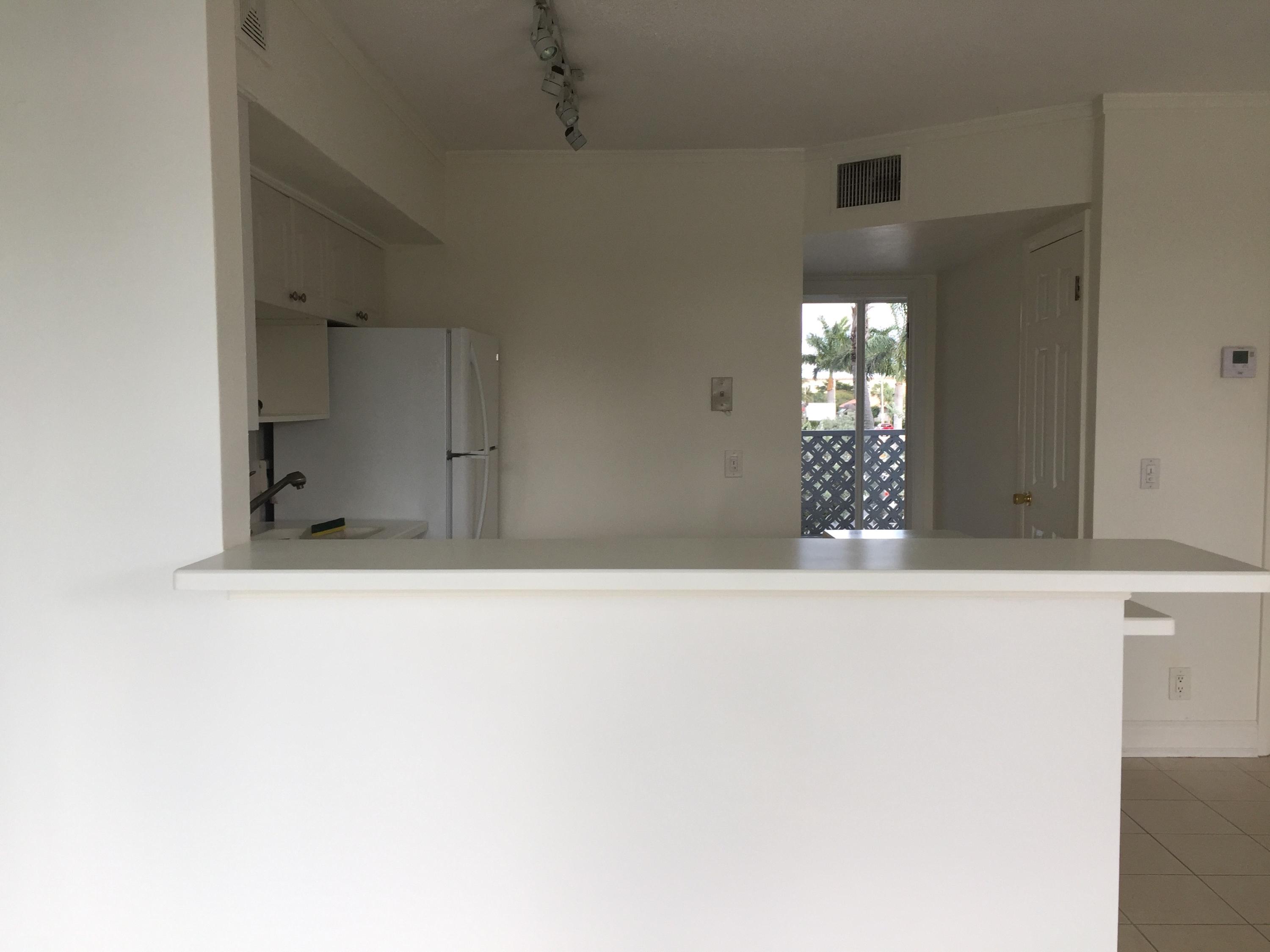 55 Northeast Spanish Trail, Unit 202 Boca Raton, FL 33432 - Photo 11 of 27 kitchen