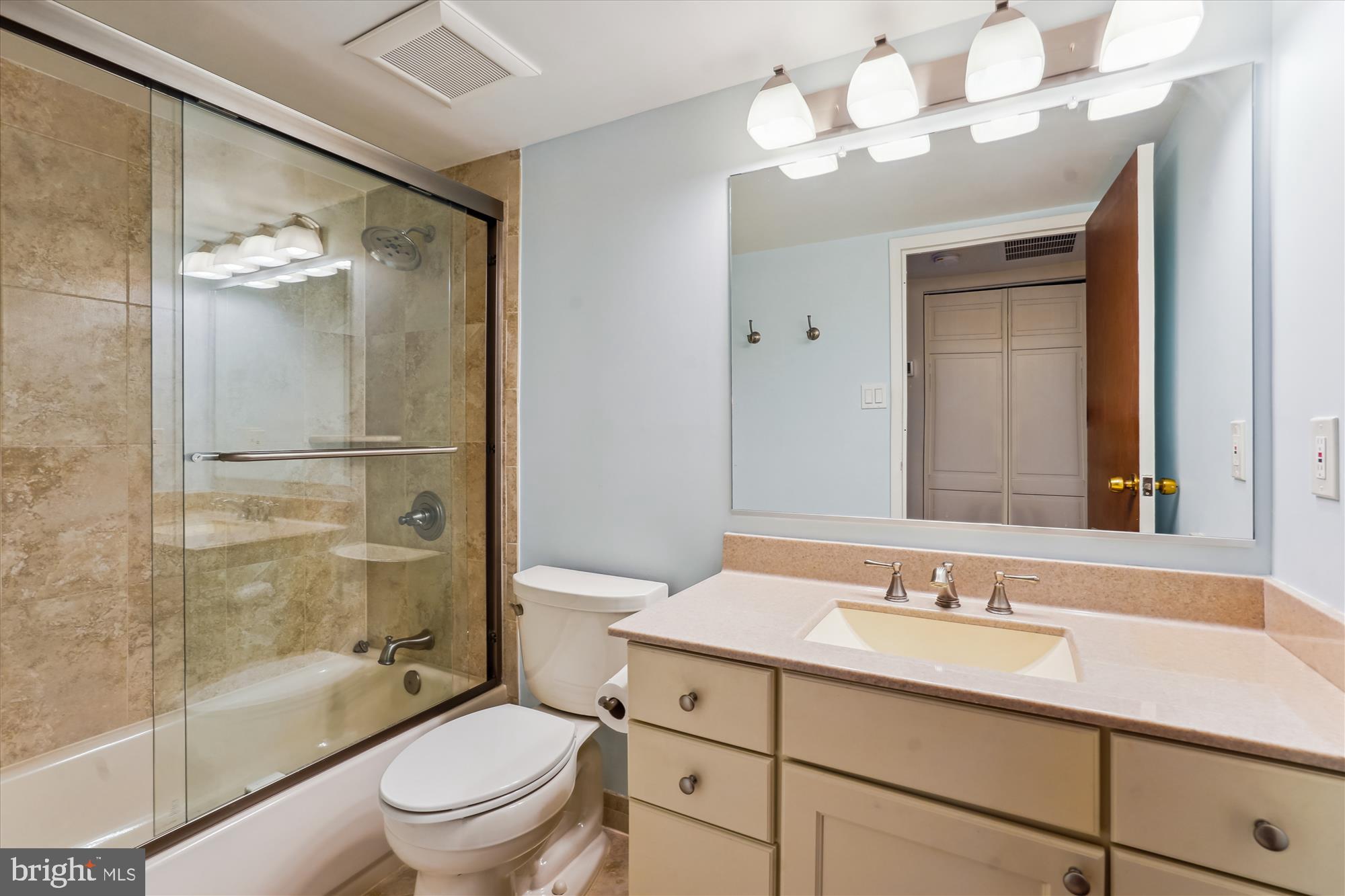 11224 Chestnut Grove Square, Unit 11224125 Reston, VA 20190 - Photo 11 of 42 Bathroom