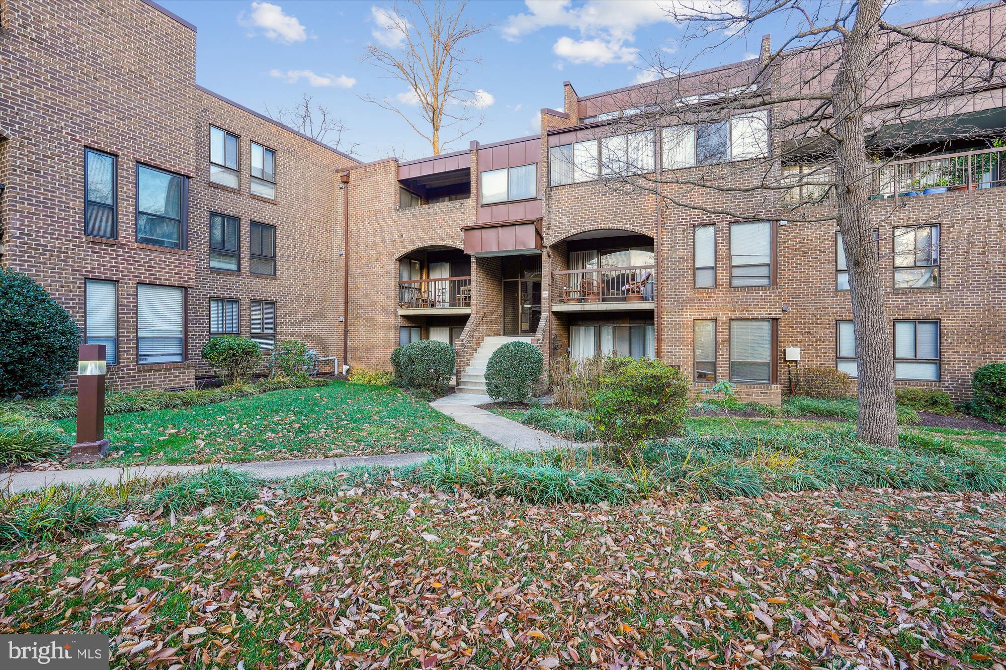 11224 Chestnut Grove Square, Unit 11224125 Reston, VA 20190 - Photo 18 of 42 Exterior