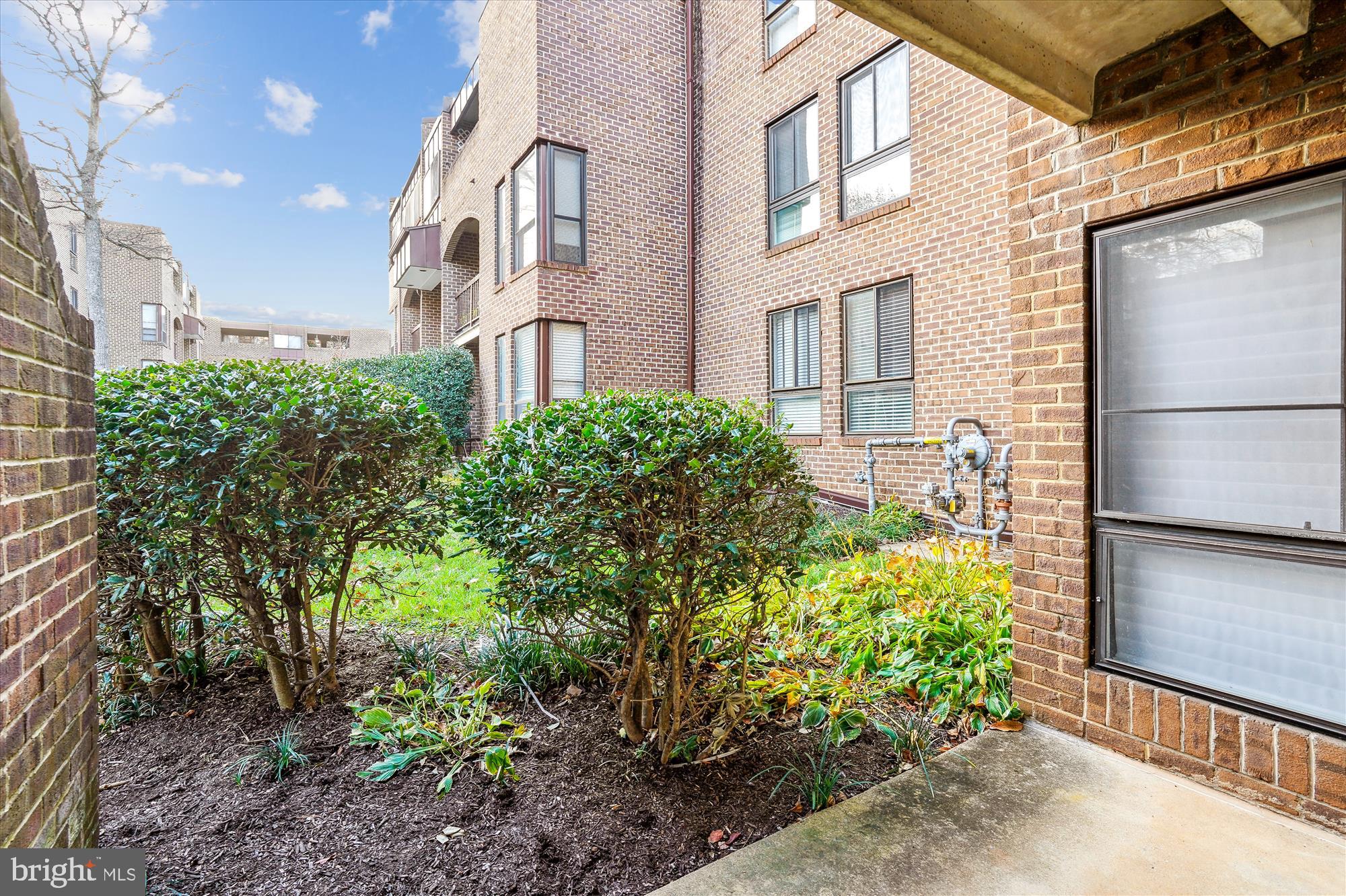 11224 Chestnut Grove Square, Unit 11224125 Reston, VA 20190 - Photo 5 of 42 Walk-out Patio