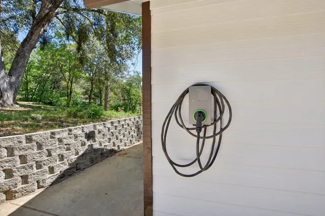 a view of roof with sitting space