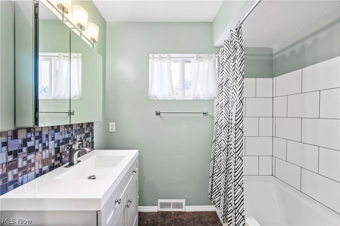 1112 Orchardview Road Cleveland, OH 44134 - Photo 16 of 24
