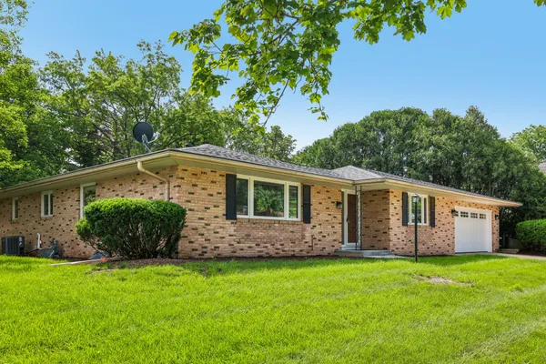 $400,000 | 364 Robins Run, Burlington, WI 53105
