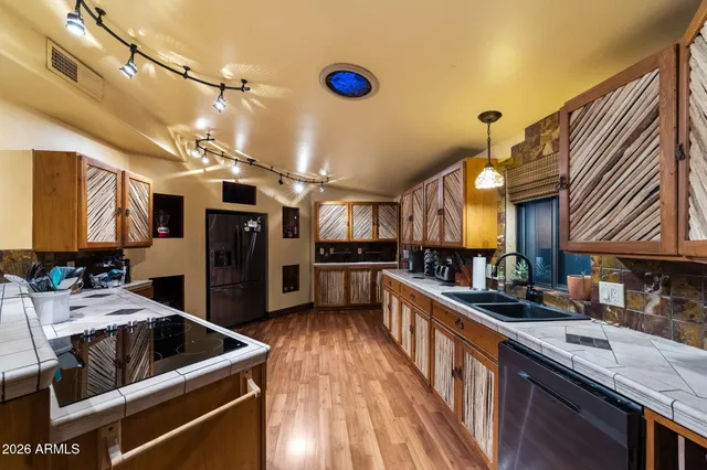 $649,000 | 385 North Tomahawk Road, Apache Junction, AZ 85119