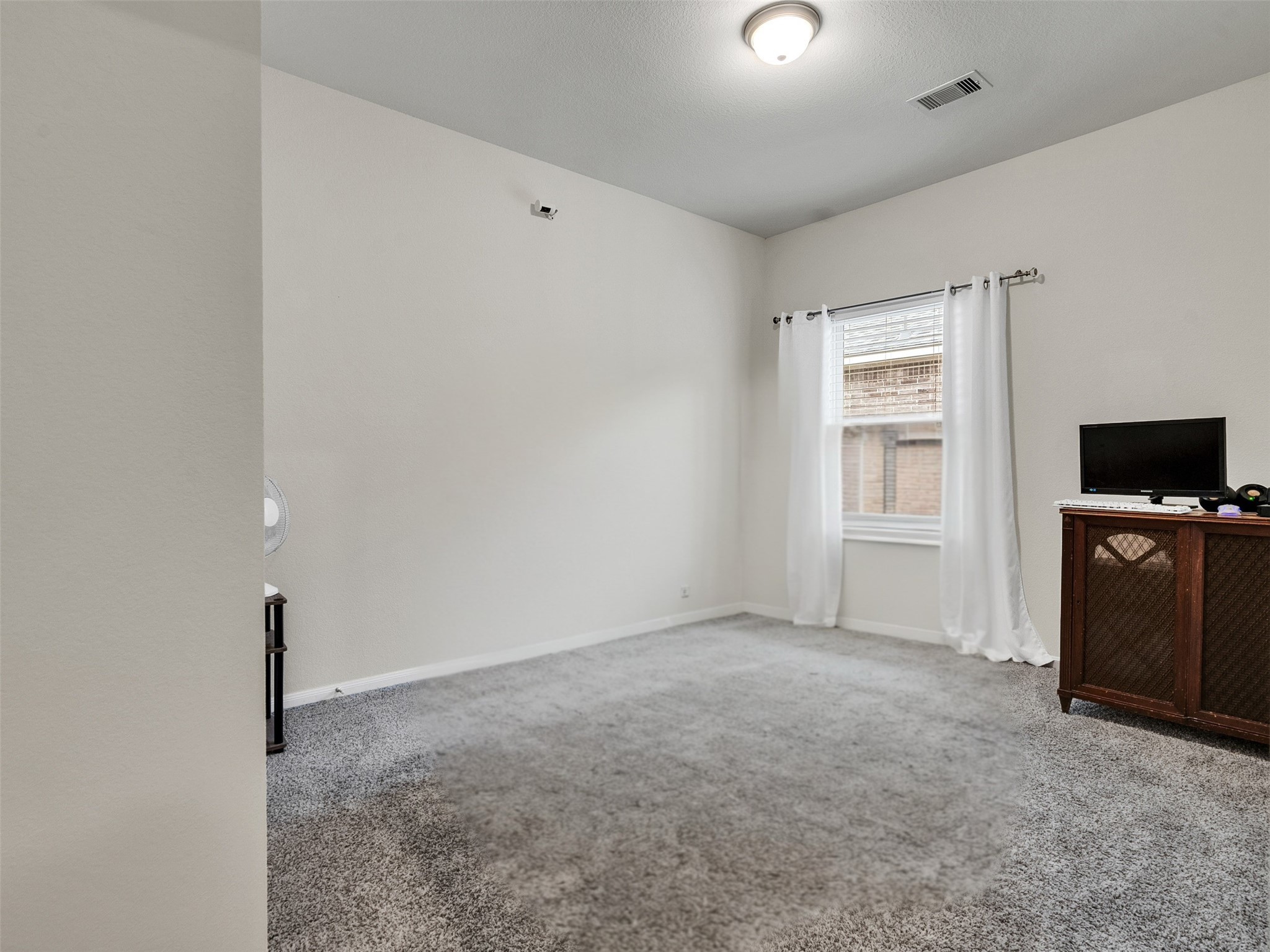 10510 Watershed Drive Rosharon, TX 77583 - Photo 17 of 32 Third bedroom