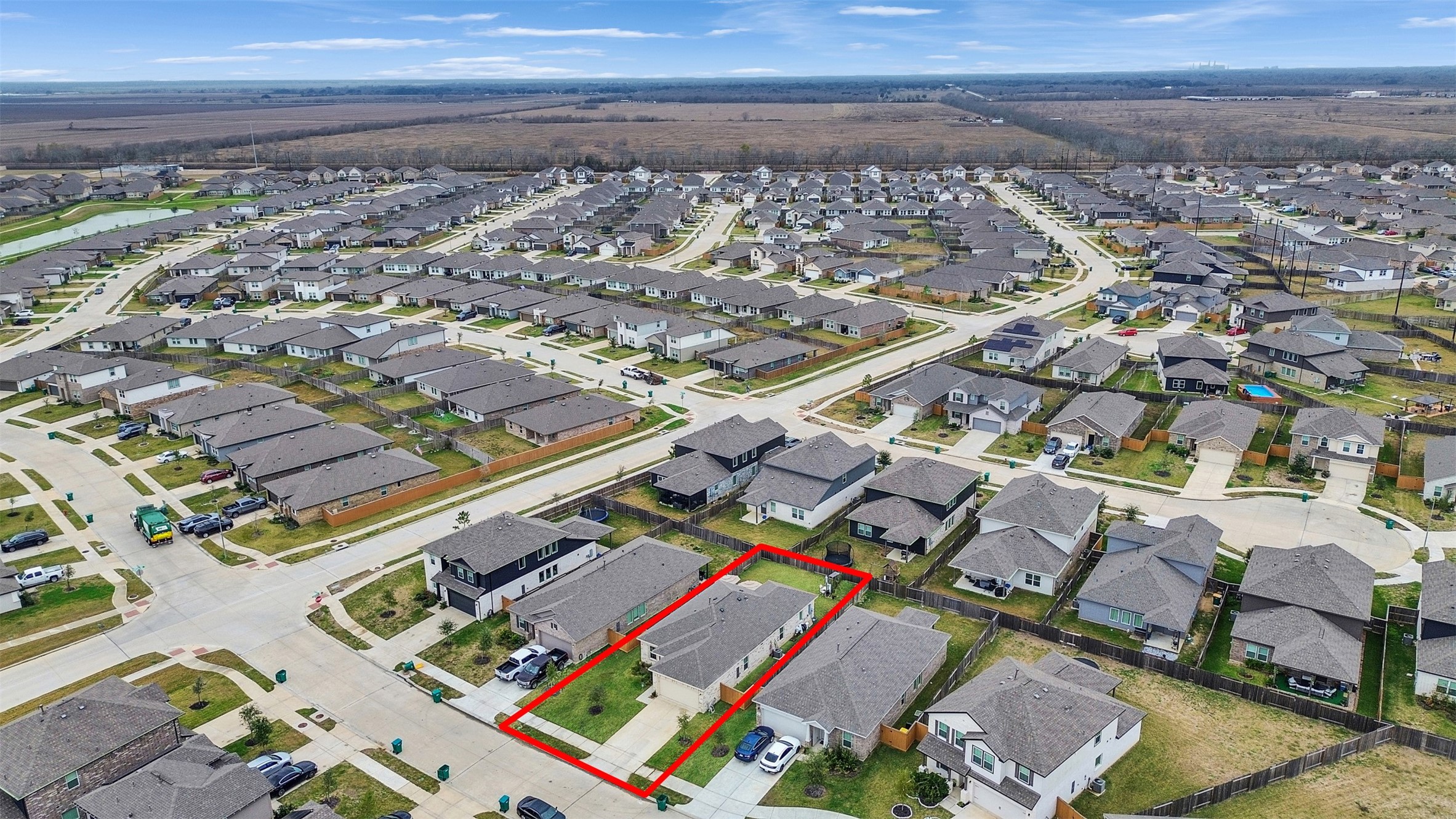 10510 Watershed Drive Rosharon, TX 77583 - Photo 22 of 32 Located in a quiet street with access to walking trails and close to the amenities.