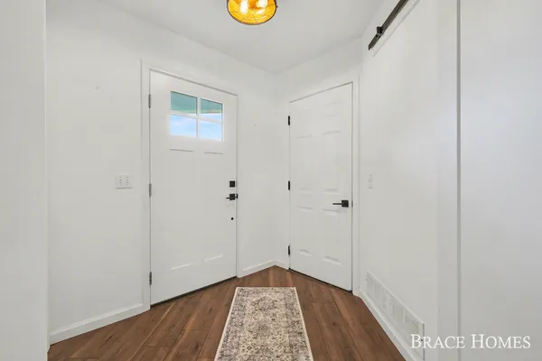 $299,900 | 3369 Clear Vista Court Northeast, Grand Rapids, MI 49525