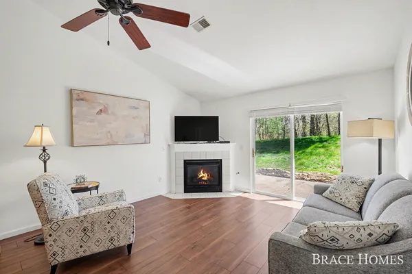 $299,900 | 3369 Clear Vista Court Northeast, Grand Rapids, MI 49525