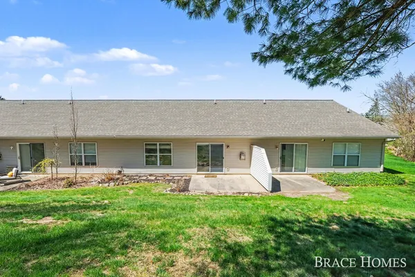 $299,900 | 3369 Clear Vista Court Northeast, Grand Rapids, MI 49525