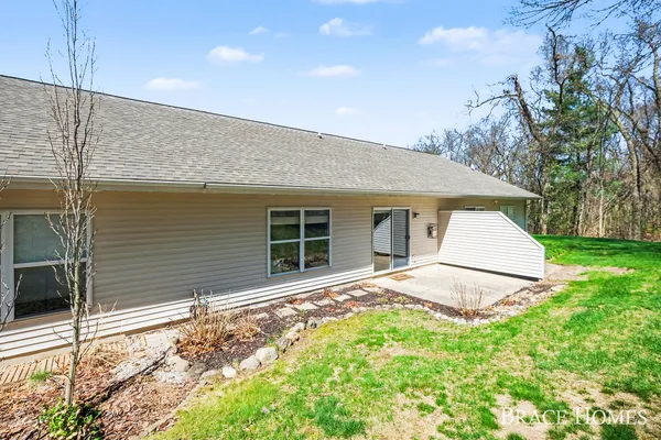 $299,900 | 3369 Clear Vista Court Northeast, Grand Rapids, MI 49525