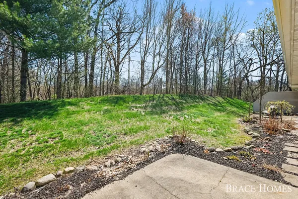 $299,900 | 3369 Clear Vista Court Northeast, Grand Rapids, MI 49525