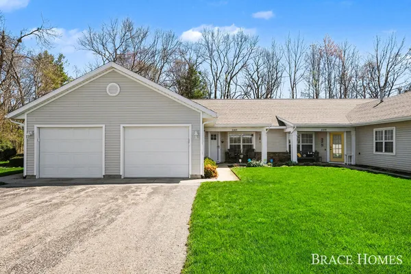 $299,900 | 3369 Clear Vista Court Northeast, Grand Rapids, MI 49525