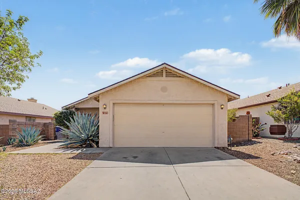 $295,000 | 1270 North Falcon Ridge Drive, Tucson, AZ 85745