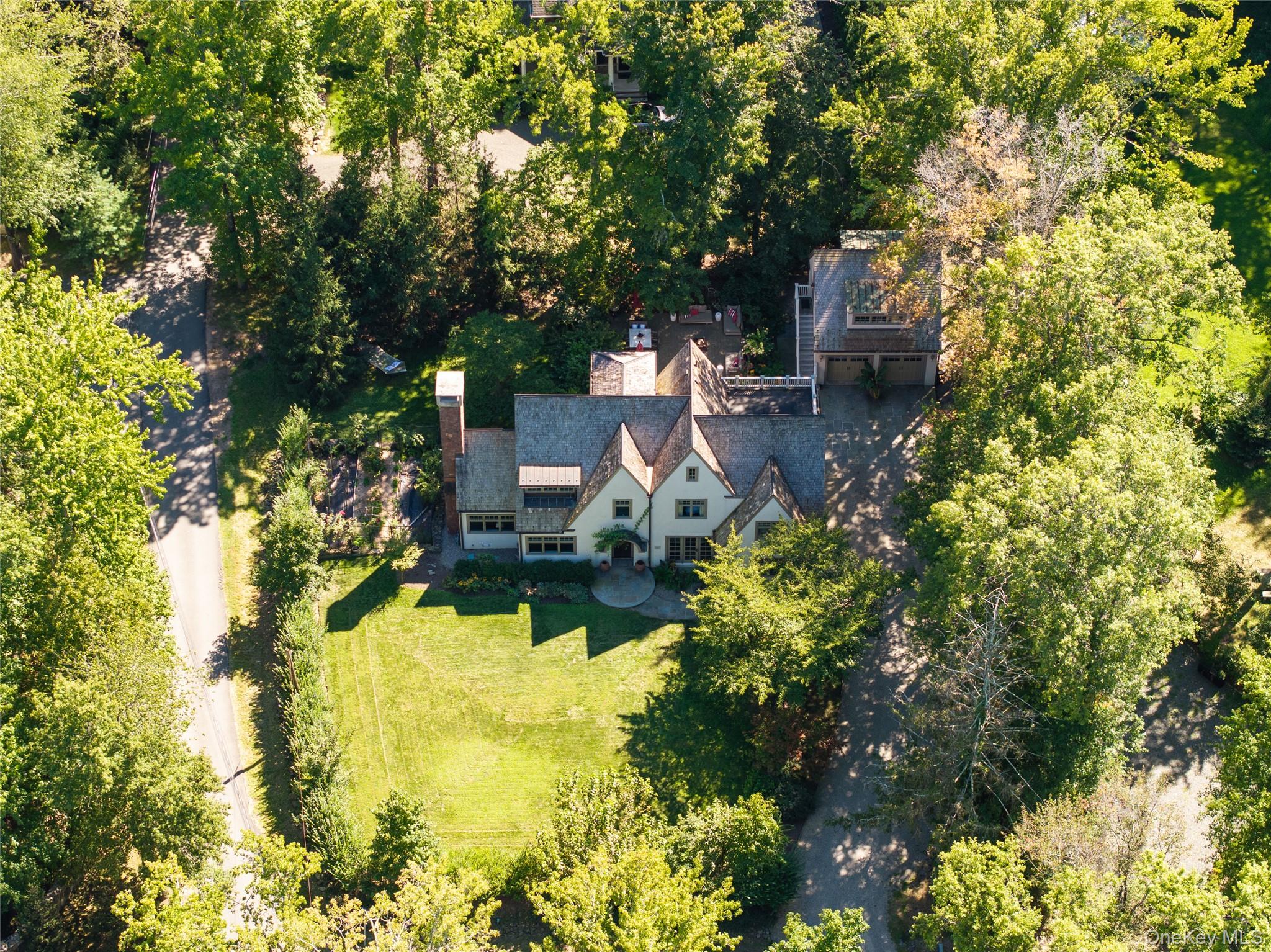 141 Washington Spring Road Palisades, NY 10964 - Photo 3 of 50 a view of a house with a yard