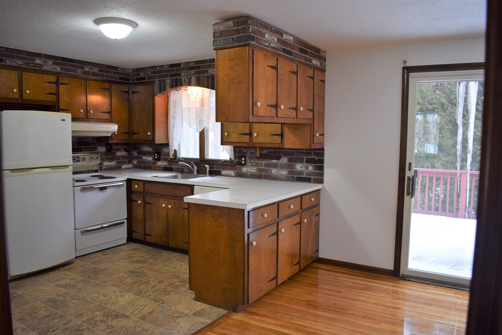 11 Blueberry Lane Rutland, MA 01543 - Photo 7 of 24