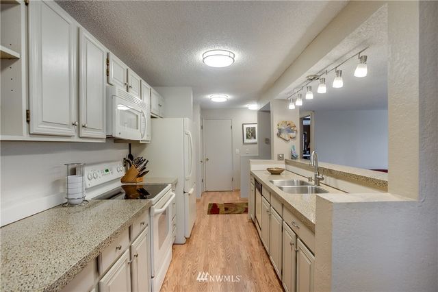 $431,000 | 2510 West Manor Place, Seattle, WA 98199